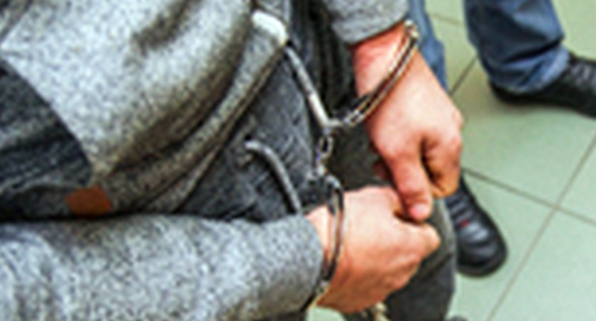 Koneccy policjanci ujęli mężczyznę, którego podejrzewają o niszczenie podobizn kandydatów