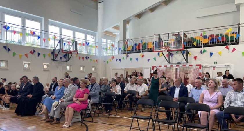 W Bedlnie otwarto nową halę sportową przy szkole