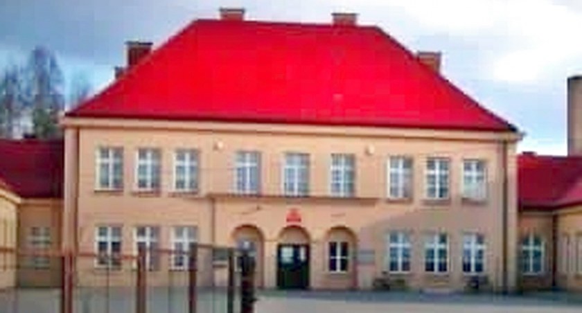 GMINA SMYKÓW. Szkoła Podstawowa w Królewcu zyska niebawem potężnego patrona