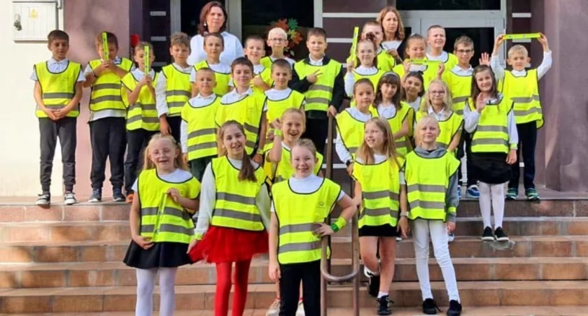 Bezpieczeństwo drogowe. Dzieci z Kazanowa uczą się i nauczają 