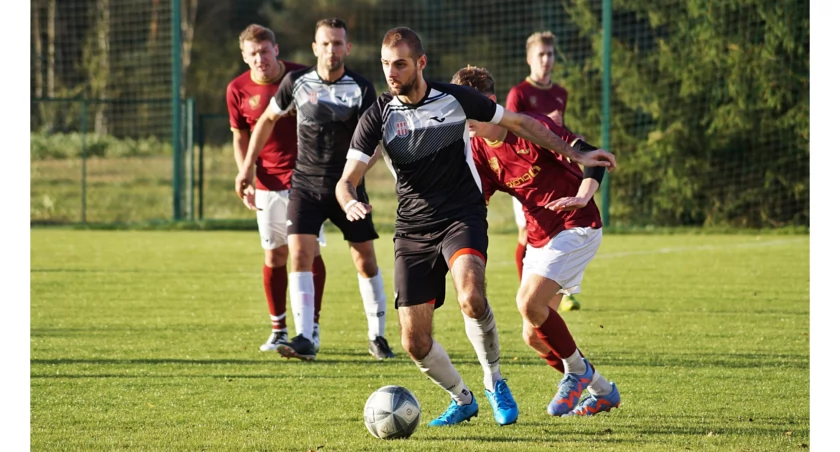 Zespół KS Smyków zagrał w niedzielę mecz 10 serii spotkań w Klasie A