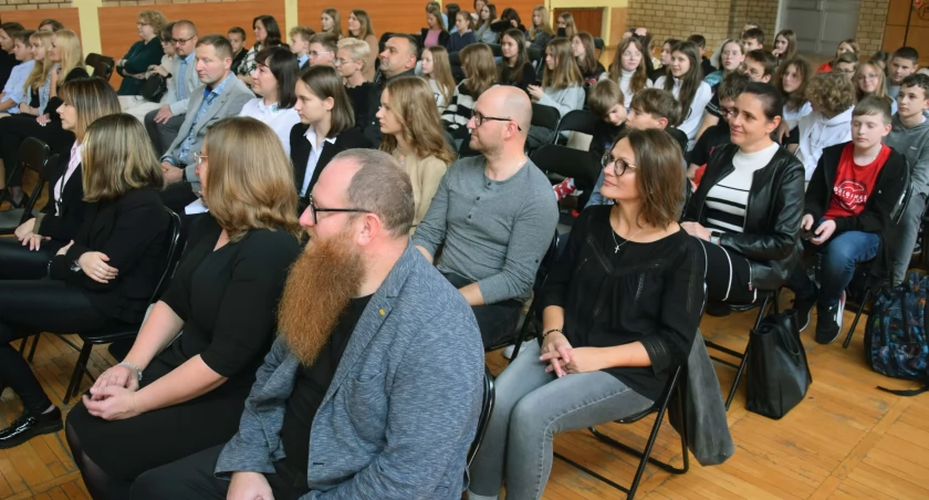 Stypendia dla uczniów szkół podstawowych w Końskich [ZDJĘCIA]
