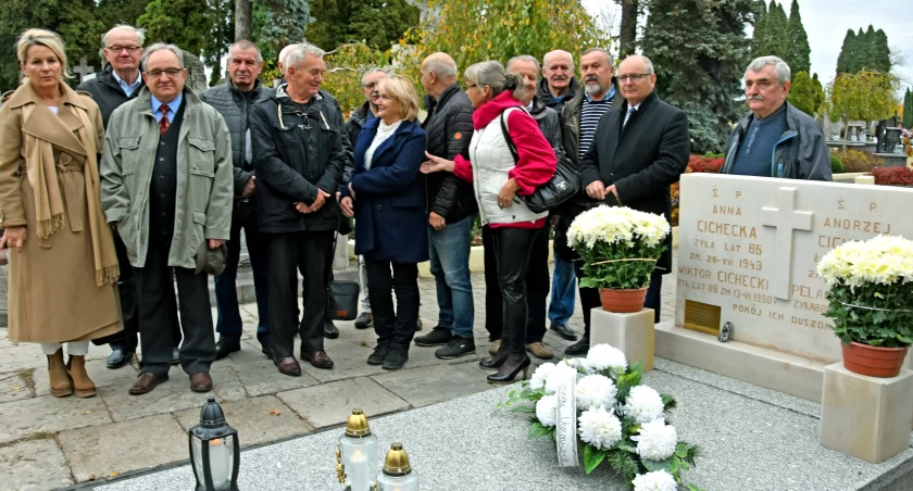 Prof. Wiktor Cichecki z Technikum Mechaniczno-Odlewniczego w Końskich ma nowy nagrobek