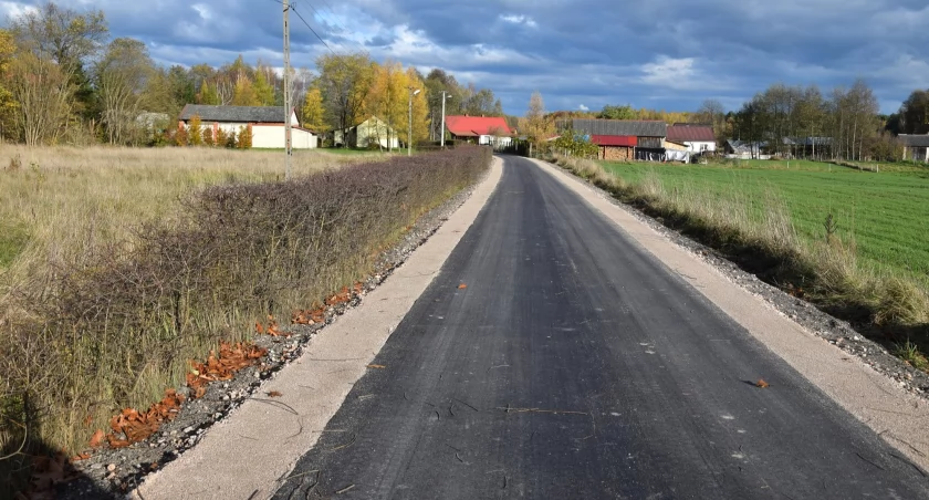 W gminie Gowarczów odebrali od wykonawcy cztery odcinki dróg