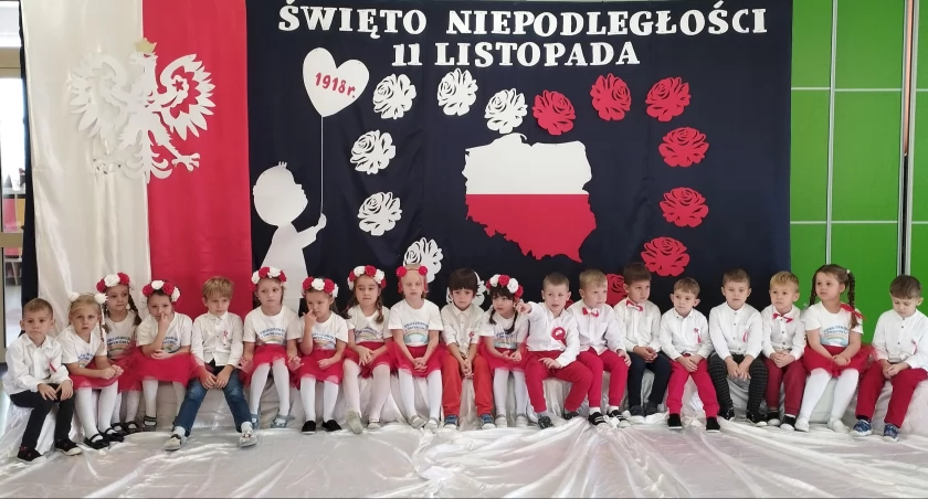 Przedszkolaki ze Smykowa wychwalały naszą piękną Ojczyznę [ZDJĘCIA]