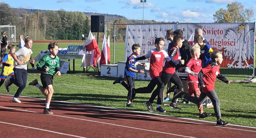 Sukcesy uczniów z Królewca w XIII Biegu Niepodległości w Strawczynie [ZDJĘCIA]