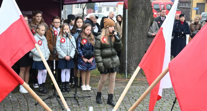 W Radoszycach uroczyście obchodzili 105 rocznicę odzyskania niepodległości przez Polskę