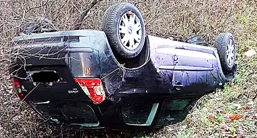 Wypadek na DW728. Scania zderzyła się z oplem