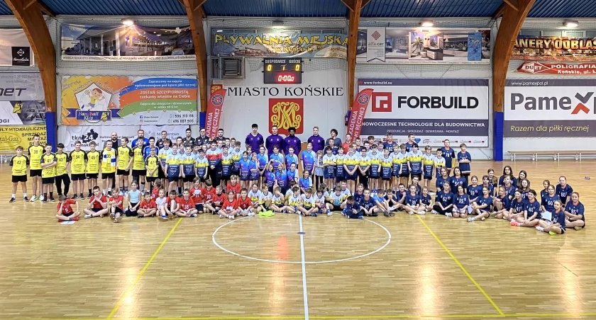W koneckiej hali sportowej gościli zawodnicy Industrii Kielce. Kolejny udany Trening z Mistrzem