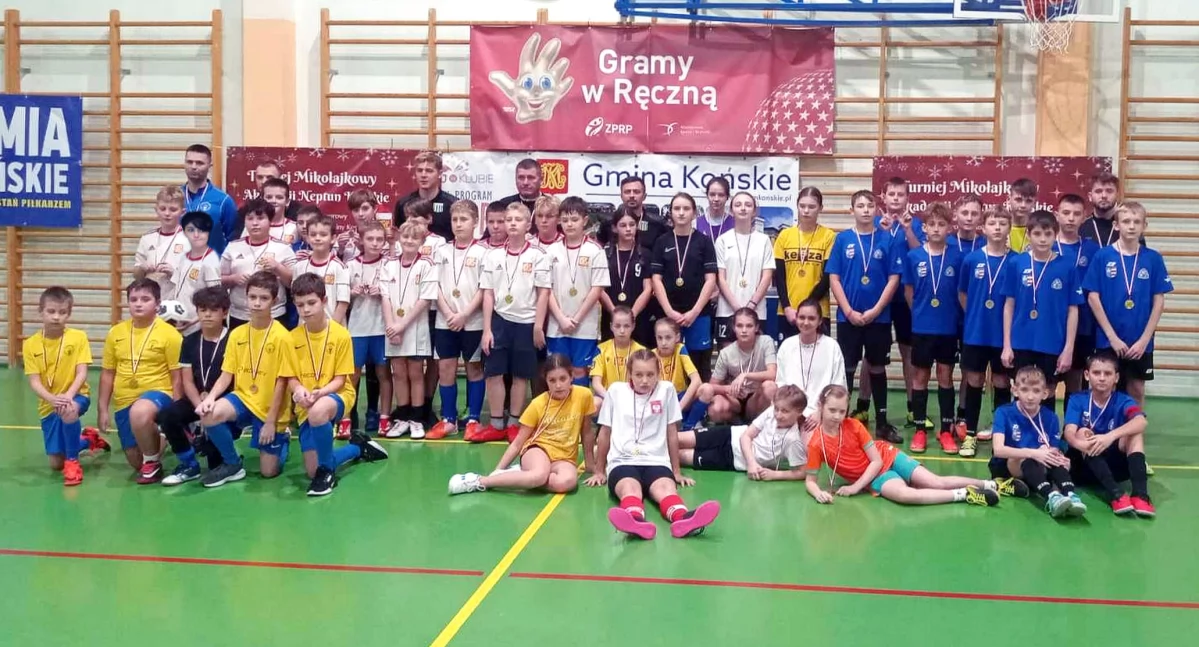 W Końskich 200 dzieci grało w futsal w Turnieju Mikołajkowym Akademii Neptuna [ZDJĘCIA]