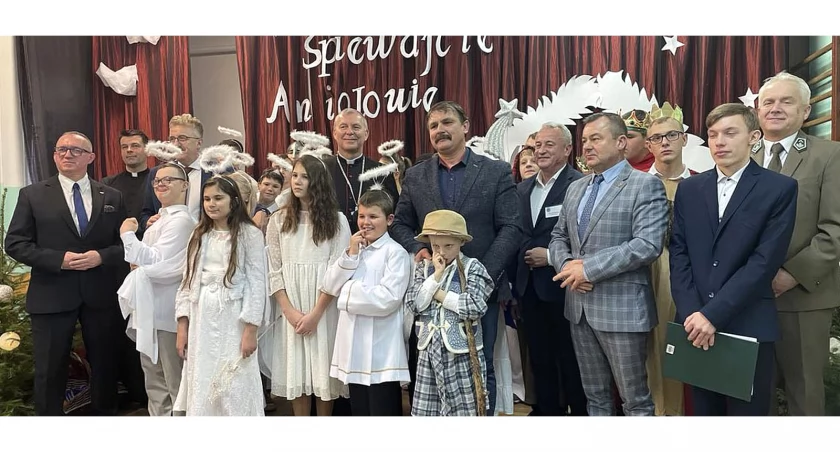 Jasełka bożonarodzeniowe w Baryczy. Biskup Piotr Turzyński zachwycony