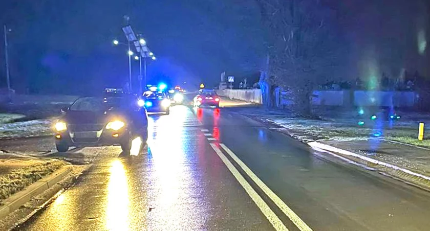 W Radoszycach volkswagen potrącił pieszą na przejściu koło cmentarza [ZDJĘCIA]