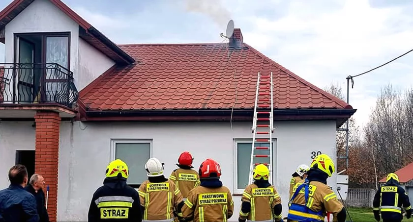 POWIAT KONECKI. Sadze zatkały komin, czujnik alarmował o tlenku węgla