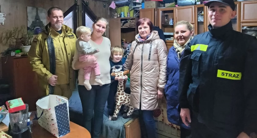 POWIAT KONECKI. Spotkania świąteczno-noworoczne strażaków z niespodziankami [ZDJĘCIA]
