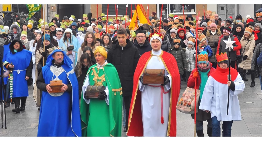 KOŃSKIE. Orszak Trzech Króli przemaszerował ulicami miasta [ZDJĘCIA]