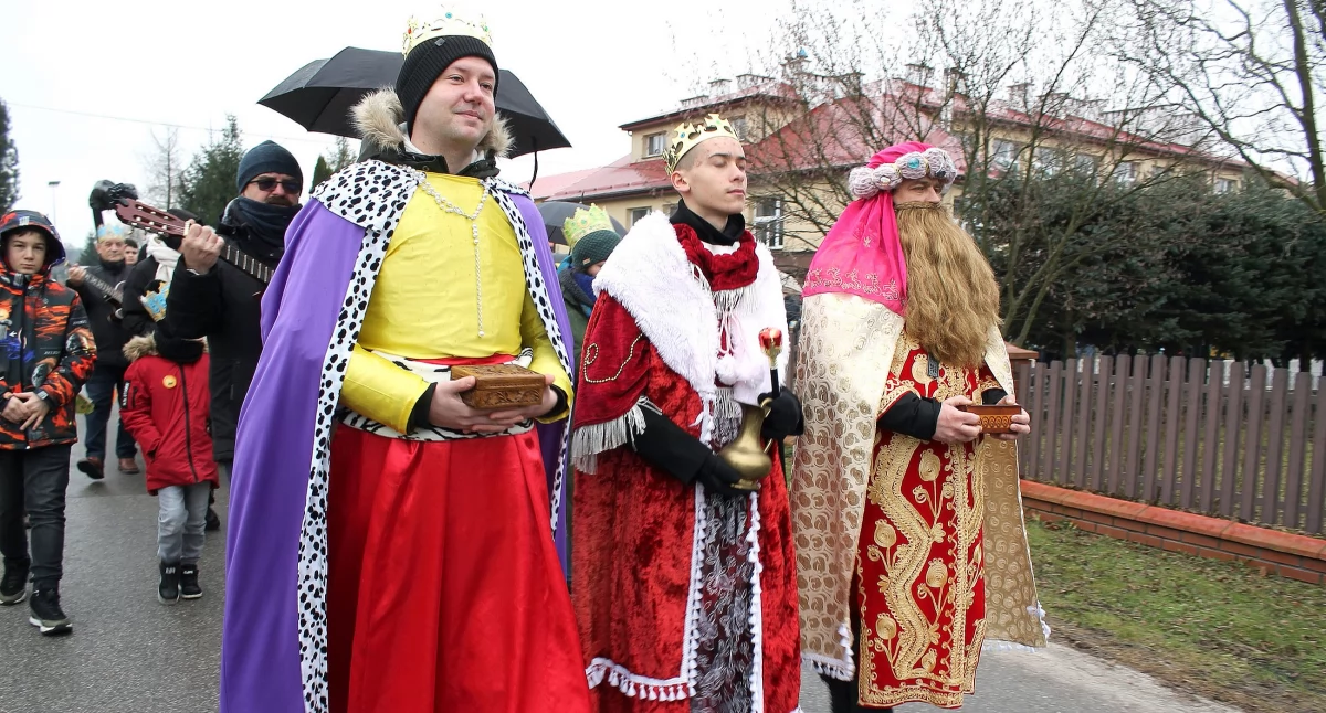 GMINA SMYKÓW. Orszak Trzech Króli po raz szósty w Miedzierzy