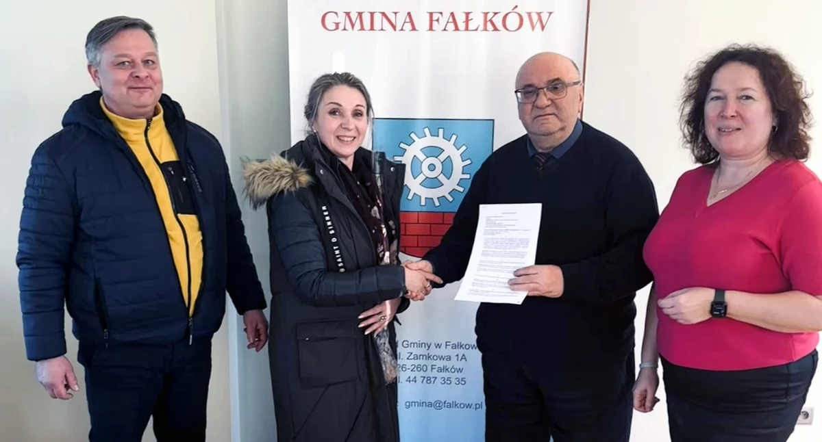 GMINA FAŁKÓW. Wyposażenie świetlic i remiz w niezbędny sprzęt