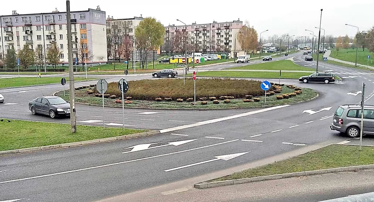 KOŃSKIE. Na feralnym skrzyżowaniu zderzyły się seat i suzuki
