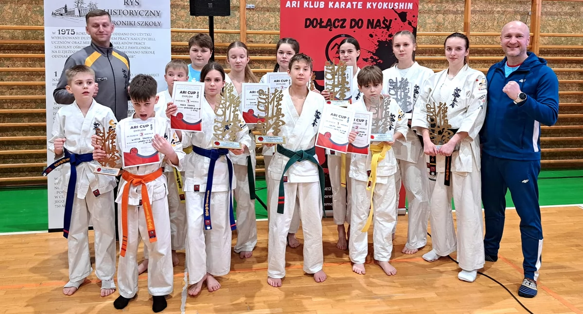 Medalowy początek sezonu młodych zawodników Koneckiego Klubu Karate Kyokushin