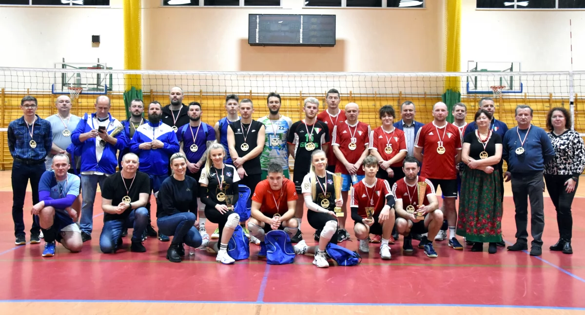 FAŁKÓW. Udany Charytatywny Turniej Piłki Siatkowej dla Ani Bernackiej