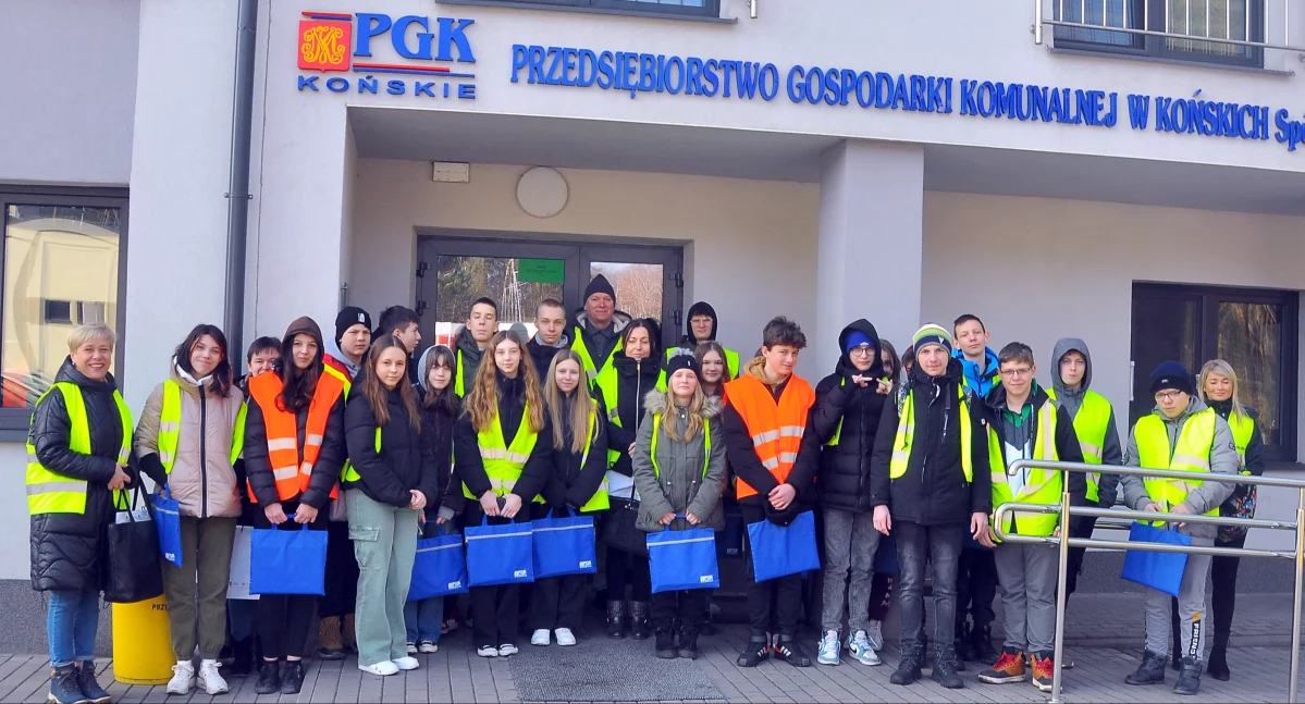 KOŃSKIE. Pomarańczowym amerykańskim autobusem na praktyczną naukę ekologii