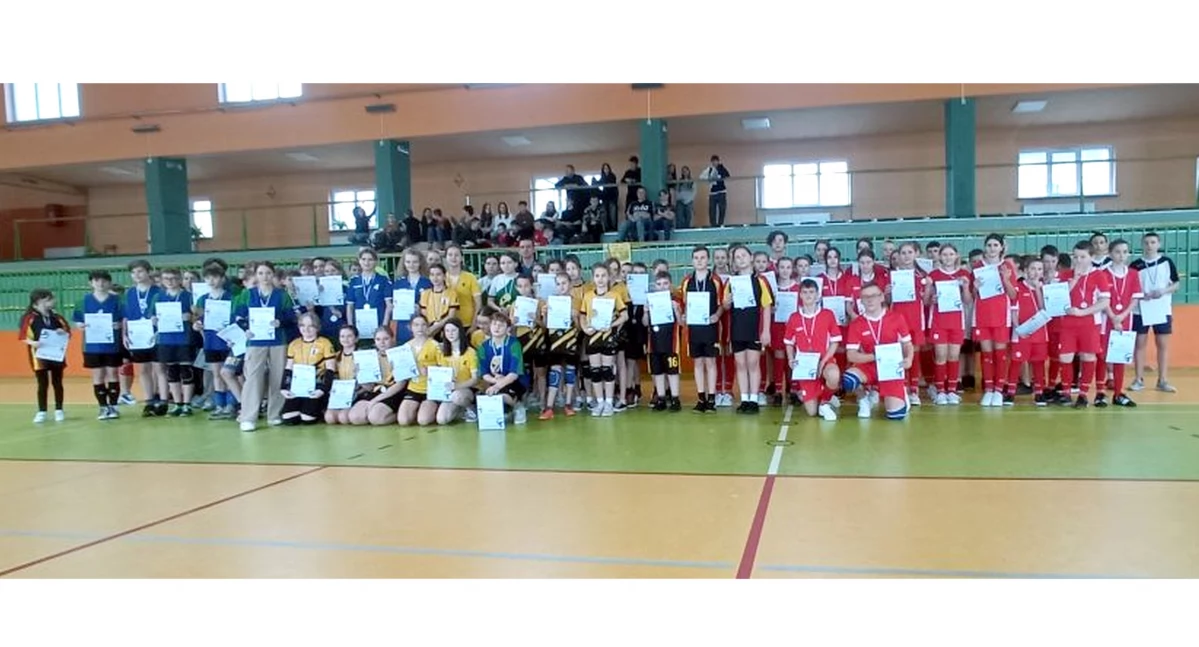 RADOSZYCE. V Międzyszkolny Festiwal Piłki Siatkowej rozstrzygnięty