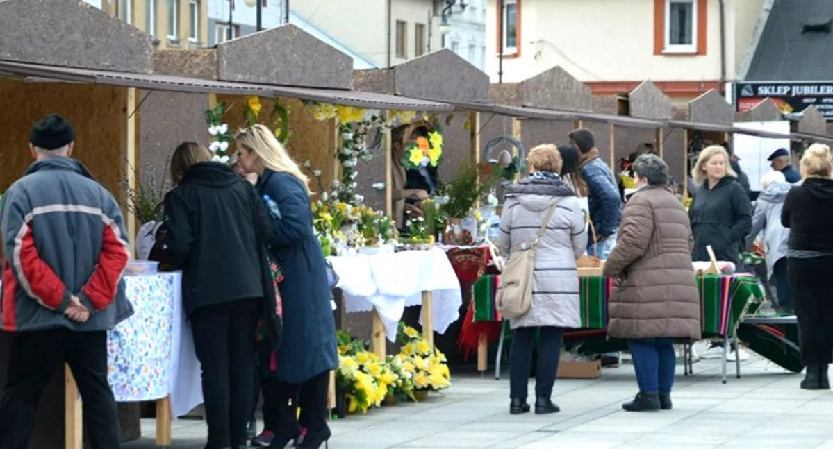 Wielkanoc w Końskich rozpoczęła się od kiermaszu na Placu Kościuszki [ZDJĘCIA]