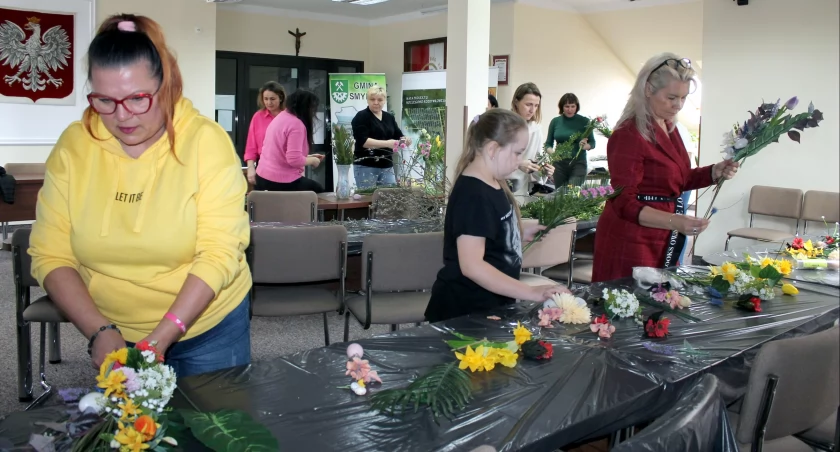 GMINA SMYKÓW. Świąteczne warsztaty tworzenia palm wielkanocnych