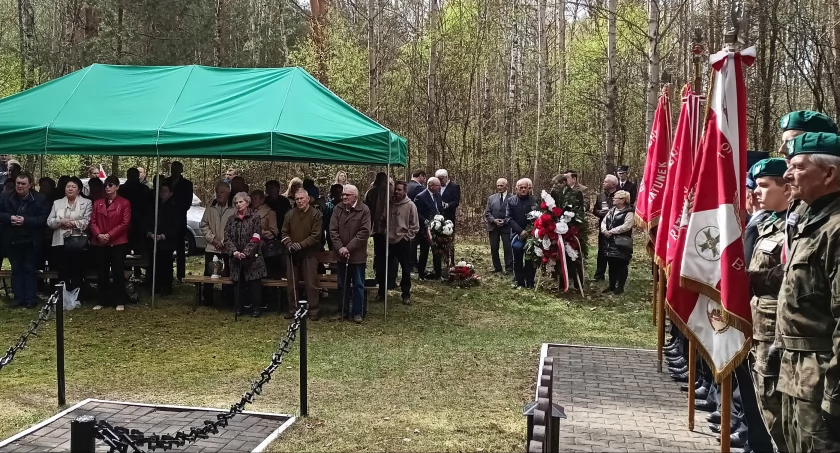 WĄSOSZ. Msza święta sprawowana w miejscu, gdzie wsiąkła niewinna krew [ZDJĘCIA]