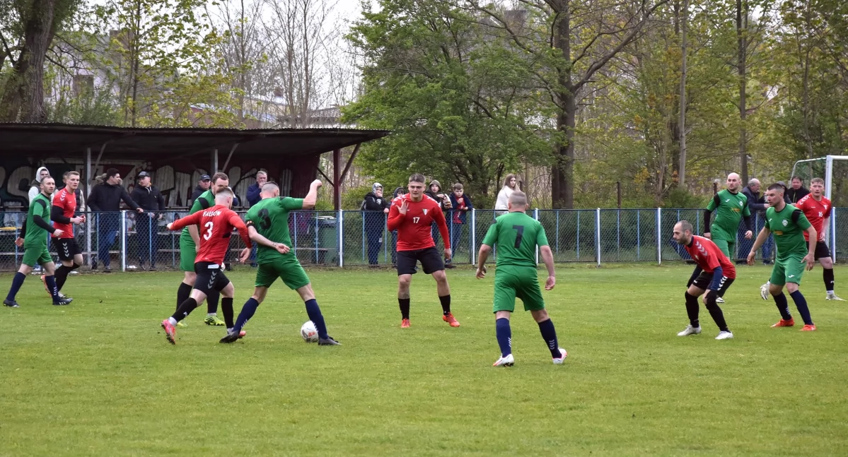 Klasa B, grupa 1. Tęcza Gowarczów podejmuje lidera. GLKS Fałków na wyjeździe