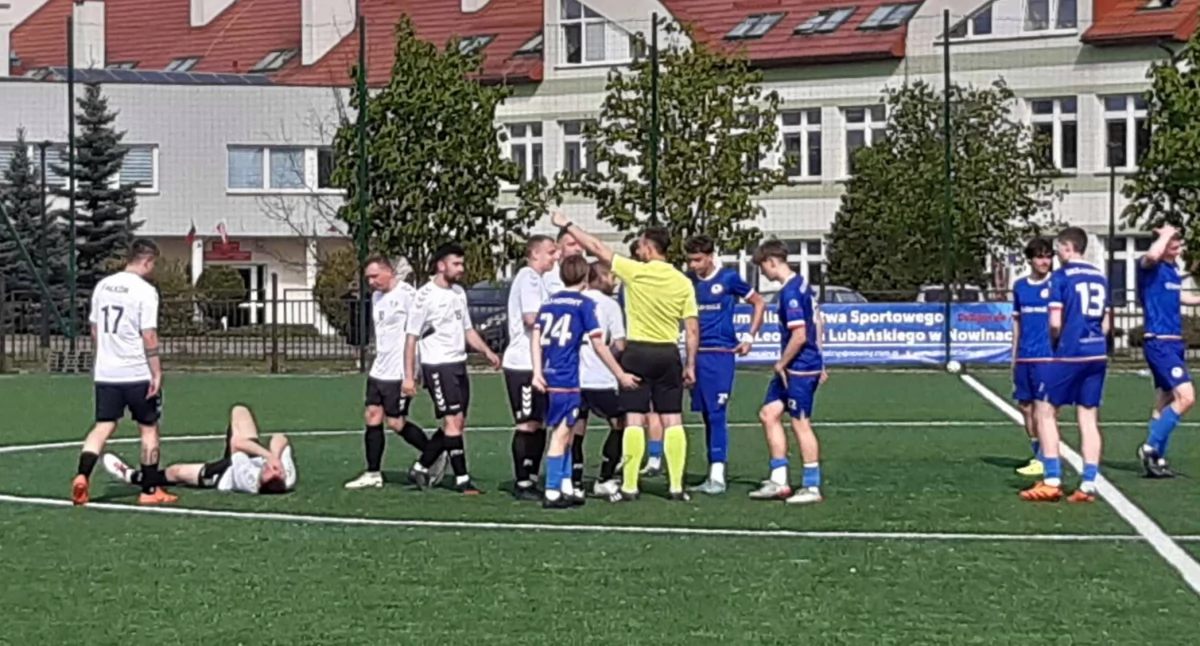 Piłkarski weekend na boiskach Klasy B. Kto z kim? Kiedy zagrają drużyny z powiatu koneckiego?