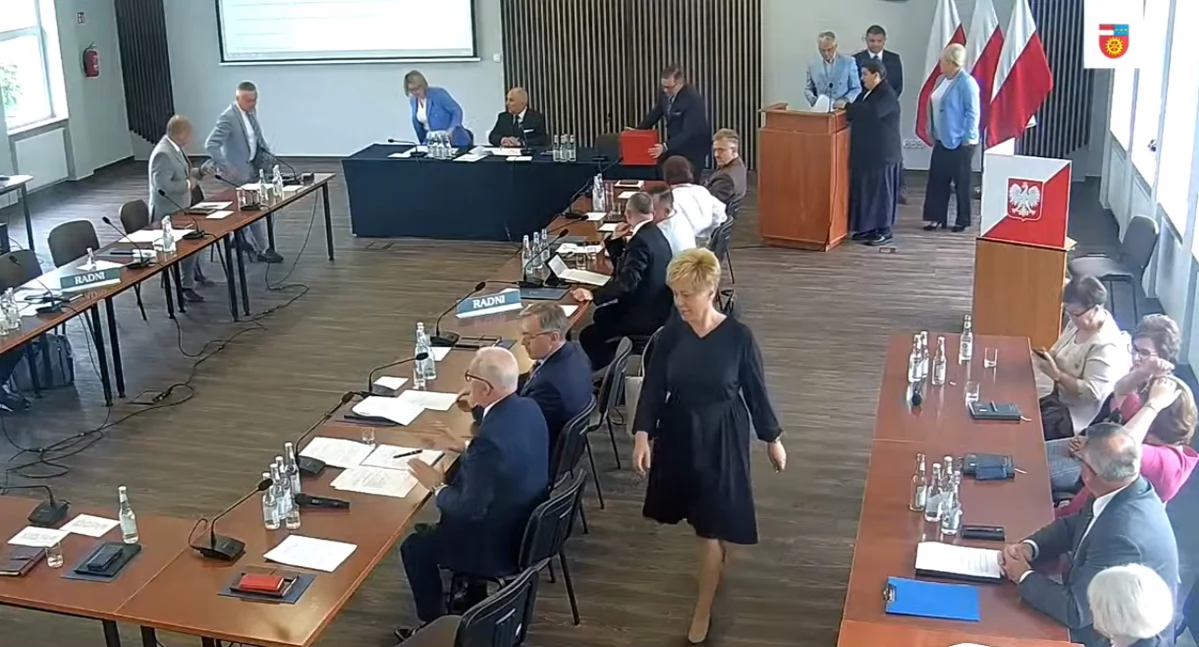 POWIAT KONECKI. I sesja nowej Rady Powiatu już za nami. Grzegorz Piec ponownie starostą
