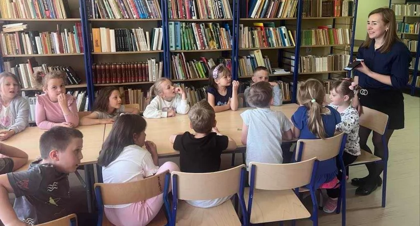 KRÓLEWIEC. Biblioteka miejsce na czasie - czujesz się jak w Ekstraklasie!