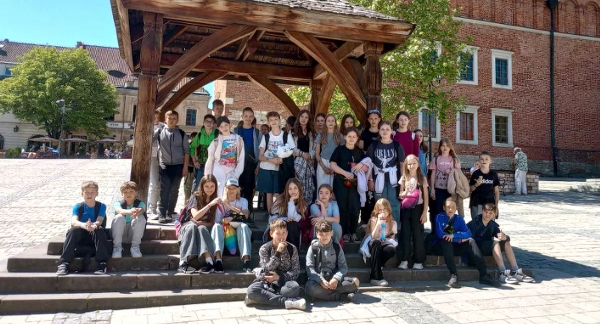 STĄPORKÓW - SANDOMIERZ. Piątoklasiści w grodzie księdza Mateusza