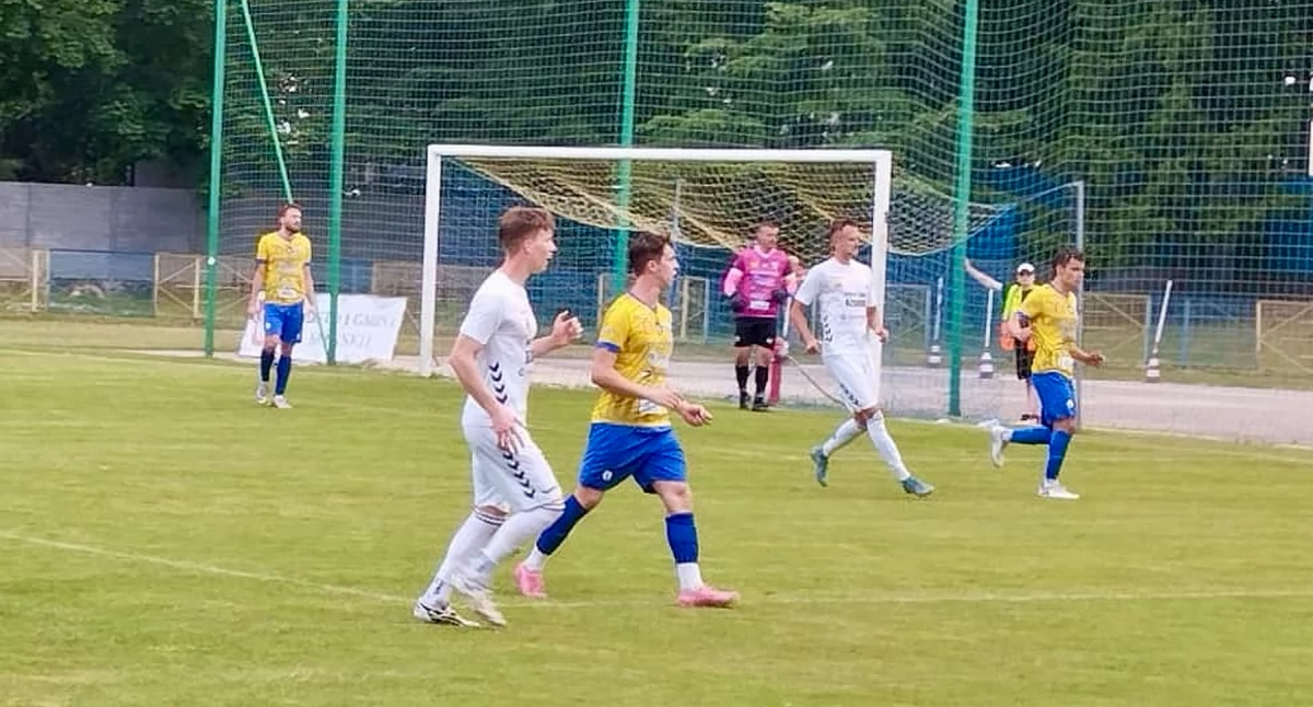 RSActiv IV liga świętokrzyska. Neptun Końskie zmierzył się z wiceliderem