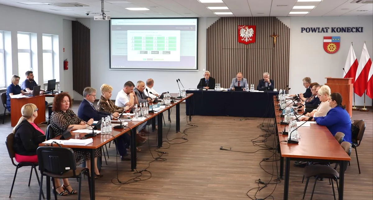Zmiany w Statucie Powiatu Koneckiego. Skład Zarządu Powiatu powiększony