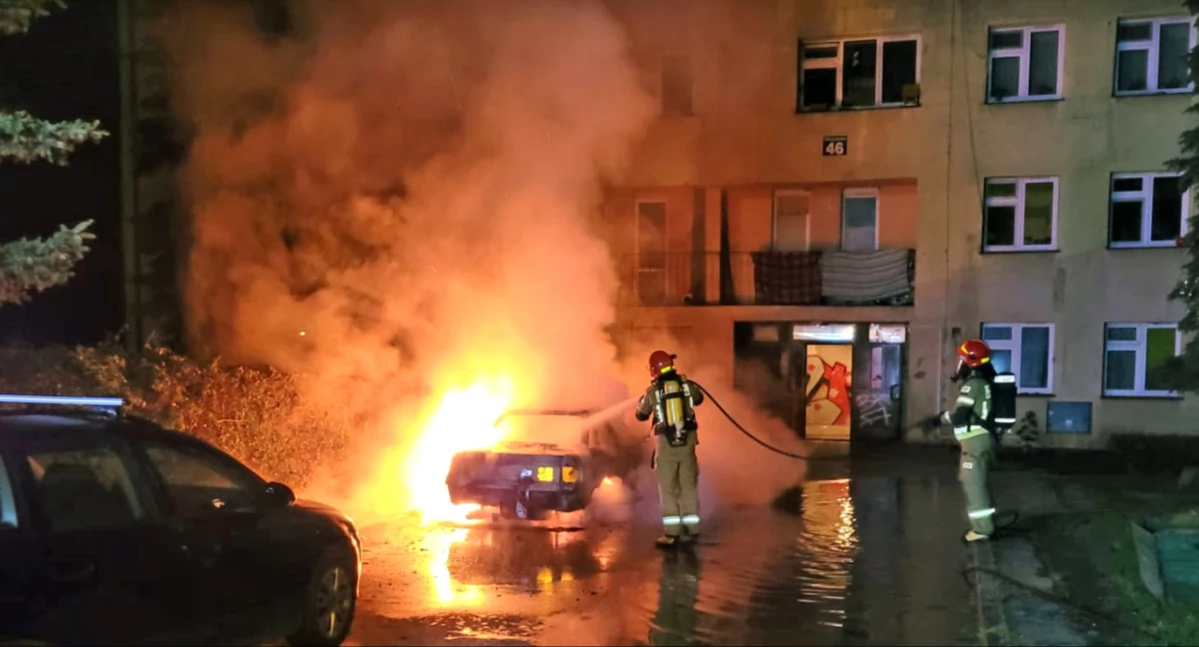 KOŃSKIE. Spalił się audi. Z samochodu pozostał jedynie wrak