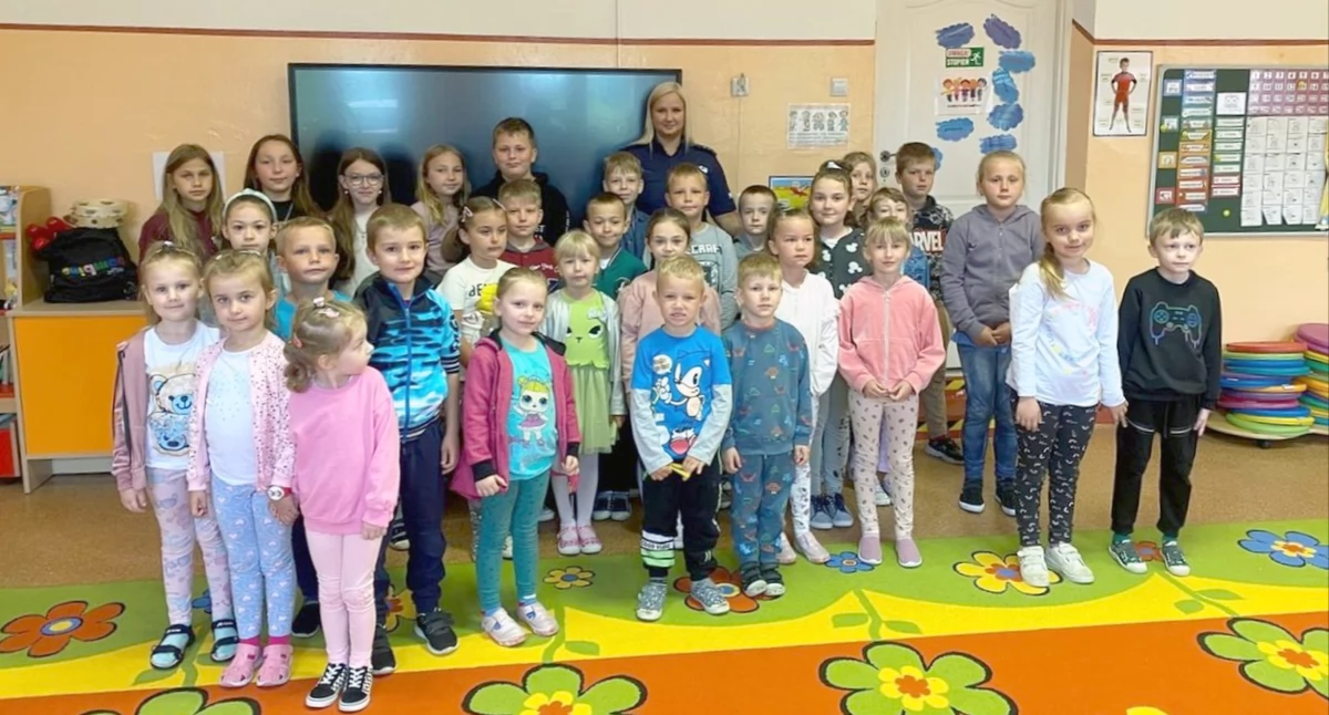 POWIAT KONECKI. Policjanci spotykali się z uczniami. Mówili o wakacjach