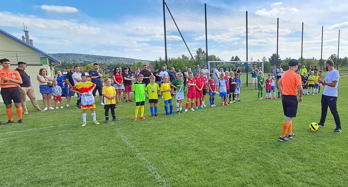 Pięciu młodych adeptów futbolu z powiatu koneckiego w finale wojewódzkim Turnieju Gry 1x1