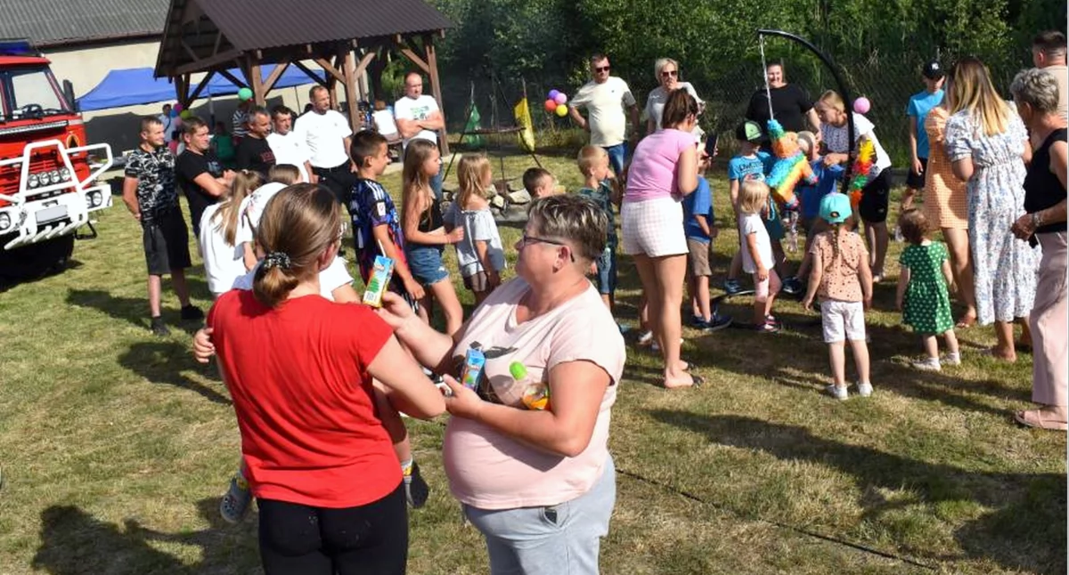 GMINA GOWARCZÓW. Festyny Rodzinne w Korytkowie, Kupimierzu i Bernowie. Zabawa i integracja [ZDJĘCIA]