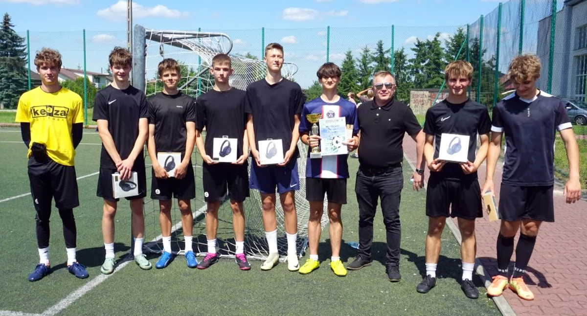 Sportowy początek wakacji. Turniej Piłki Nożnej o Puchar Burmistrza Radoszyc rozstrzygnięty