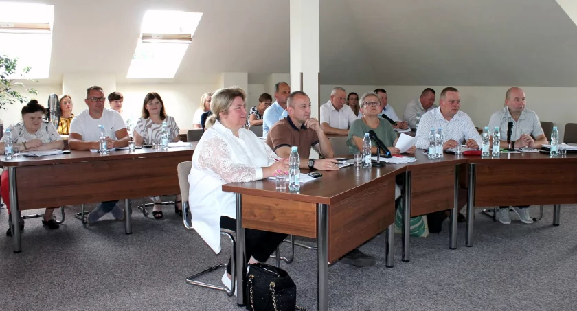 GMINA SMYKÓW. Wójt gminy z jednogłośnym absolutorium i wotum zaufania