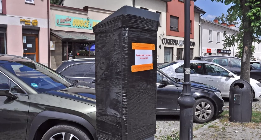 KOŃSKIE. Kiedy parkomaty zlokalizowane w centrum miasta rozpoczną pobieranie pieniędzy?