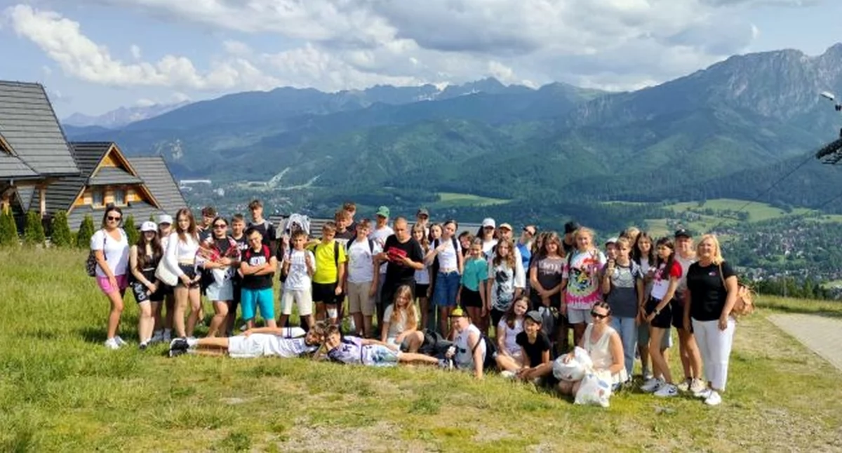Pierwsza wakacyjna wycieczka uczniów szkoły w Miedzierzy. Zdobyli Tatry! [ZDJĘCIA]