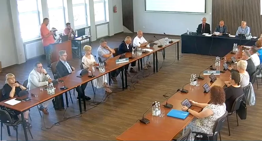 Starosta konecki z wotum i absolutorium. Wojciech Owczarek nowym członkiem Zarządu Powiatu
