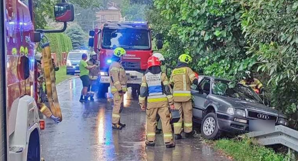NIEKŁAŃ WIELKI Pokonał barierkę ochronną i wpadł do głębokiego rowu