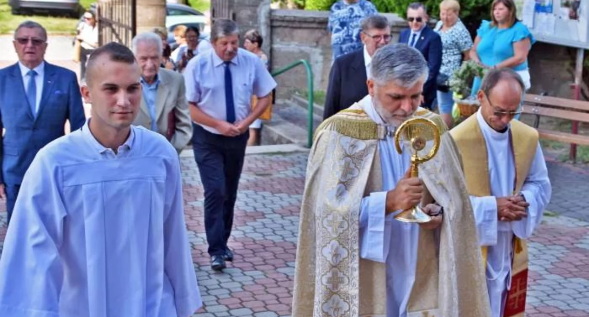 Relikwie świętego Ambrożego, dotarły do Fałkowa. Pszczelarze mają swojego opiekuna