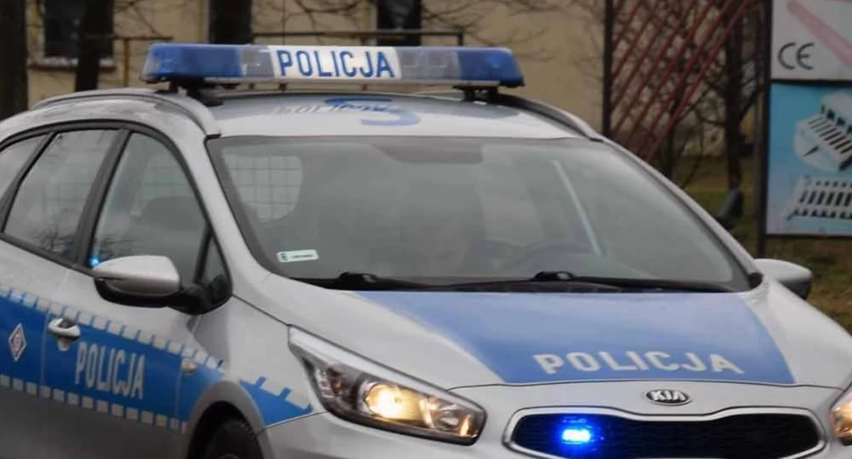 Karambol i wpadka do rowu na koneckich drogach