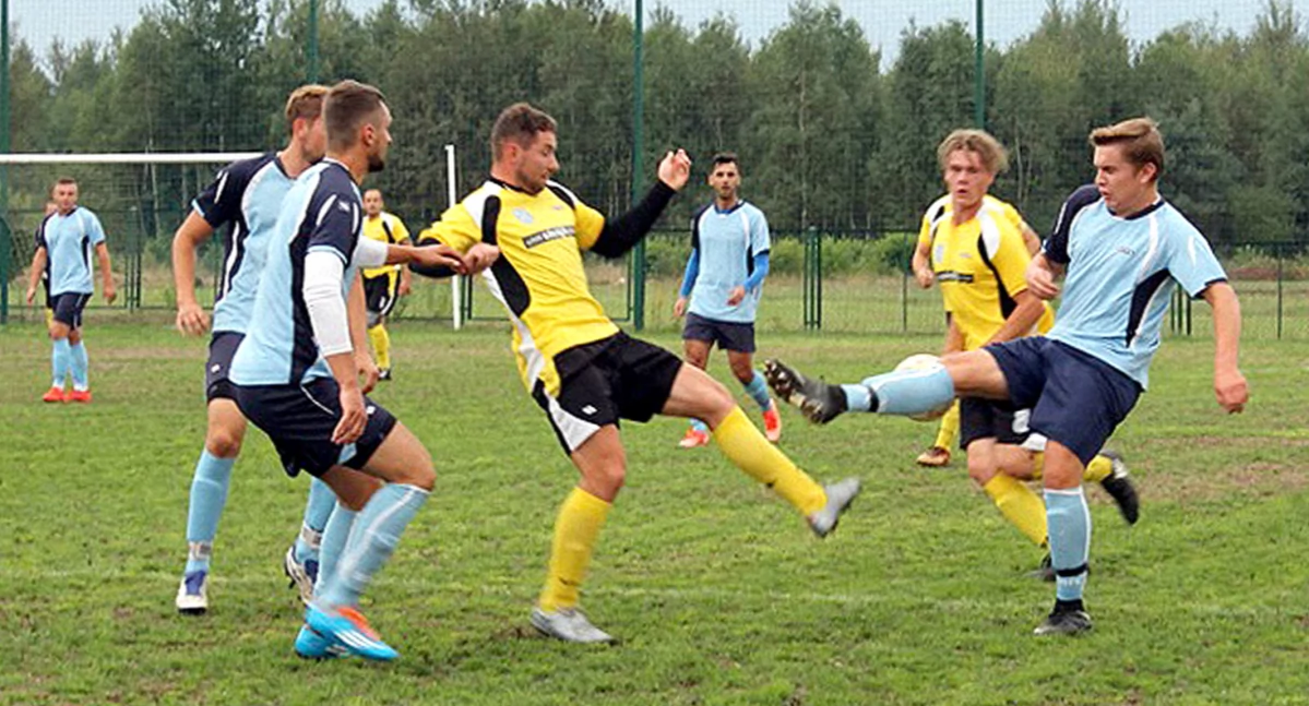 Klasa B, grupa 1. Tęcza Gowarczów zagrała mecz 3 kolejki na własnym terenie