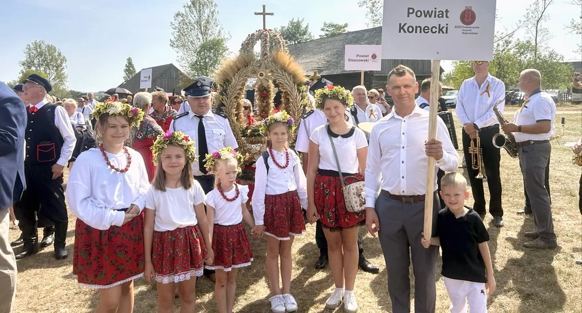 Dożynki Wojewódzkie w Tokarni z udziałem delegacji z powiatu koneckiego. Nasz wieniec z wyróżnieniem!